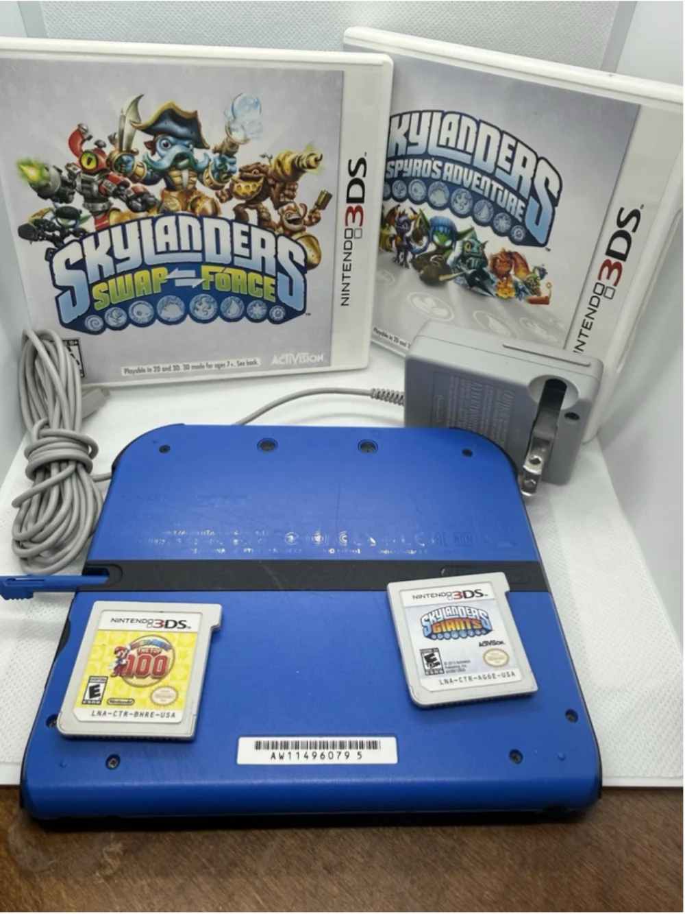 Nintendo 2DS Electric Blue [Console & Charger!] [Tested!] And 4 GAMES!!!